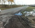 Становится стыдно за Рязань, когда выезжаешь с М5-Молла на дорогу, которая идет на окружную и на Москву. А еще там при выезде стоит табличка "На Москву",едешь как по сельской дороге, а по бокам  болото. Короче интересная живописная картина для сельской местности, это стоит посмотреть. Наверное незабываемые впечатления получают гости и проезжающие через Рязань!