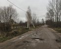 Дорожное полотно практически полностью разбито. Остались только островки асфальта