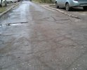 Дорога во дворе дома 87 вся в колдобинах, при въезде во двор у 6 подъезда яма