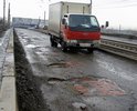 Мост над улицей Красноармейская в ужасном состоянии,асфальтное покрытие все в ямах!!!!!!!!!!