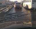 Совсем развалился асфальт на мосту возле рельс.Дорожники сделали заплатки из кирпича, но неделю спустя и он развалился.Можно пробить колеса, будьте аккуратнее. Нужен ремонт!