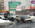 По середине перекрестка одной из самых оживленных магистралей нашего города образовалась яма. Смотрите фото и радуйтесь, что это произошло не с вами