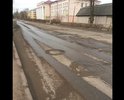 Одна из главных улиц города Боровичи убита полностью, асфальт сошел вместе со снегом. На ней приличествуют все допустимые нарушения: ямы, выбоины, колдобины, люки нижу уровня асфальта, разъезженные обочины. Особенно убитый участок от ул. Красноармейской до ул. Подбельского, где с началом весны стало просто не проехать. Потерять колесо в центре города? Да запросто!