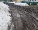 Село Ославское, после того как основную дорогу которая проходила по частной территории собственник закрыл (СПК "Новосельский"), отрезанными от дорожного сообщения осталось более 50 домов по ул. Восточной. В 2017 году Администрация Суздальского района частично засыпало щебнем альтернативную дорогу. Весной этого года насыпанный щебень просто провалился под землю, а там где его не было вовсе стало болото. Сейчас проехать невозможно даже на полноприводных машинах. Обращаться в Администрацию Суздальского района бесполезно. Прошу помогите.