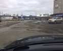 Огромный рынок и большое количество автомобилей приезжает, а дороги просто нет