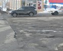 Дорога на Красной линии города - разбита полностью. Необходим КАПИТАЛЬНЫЙ ремонт.