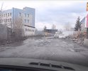 Убитая дорога городского назначения. Асфальта практически нет, ямы по 30 см, на протяженности примерно 1 км ходить/ездить по дороге практически нереально. 
Администрация города только отмахивается и шлет отписки.