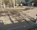 Ужасное состояние дорожного полотна.
На данном участке наблюдаются многочисленные бездонные ямы, в которых можно потерять автомобиль, а заглянув в них увидеть количество слоев асфальта, уложенного за все время существования этой улицы.
Разрушенный бордюрный камень, значительная часть которого рассыпалась полностью.
У детского сада вдоль тротуаров, в значительной степени разрушены защитные ограждения, безопасности никакой!!! (к тому же конструкция их такова, что своим виддом уродует улицу).
У пешеходного перехода напротив дома 9"А" глубокие ямы и провалившийся асфальт. Автомобили объезжают этот провал с выездом на встречную полосу. А ведь рядом пешеходный переход, территории детского сада и школы.
Напротив школы №72 (ул.Курчатова, д.7) разрушенный лежачий полицейский, многочисленные глубокие ямы.
Полотно тротуара вдоль школьной территории деформировано, запнуться и получить травм - легко!
В конце лета 2017 года проводился ямочный ремонт, но проводился мягко говоря странным образом: часть ям залатали, часть засыпали крупным щебнем, а часть оставили как есть. Последствия такого ремонта на фото, ямы стали шире и глубже. Чтобы их объехать нужно выезжать на встречную полосу.
Безопасности никакой!!!