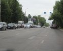 В дорожном полотне глубокие поперечные, продольные трещины.Полотно рассыпается. Просадка колодцев. Ямочный, локальный ремонт уже не спасает.