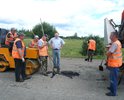 Дорогу в Хиславичах убивают большегрузами, перевозчики строят свой бизнес засчёт работы с перегрузом. Возят песок и гравий из карьера д. Горяны по Хиславичам. Пропуска на проезд с перегрузом у водителей отсутствуют. ГИБДД бездействуют, не смотря на то, что более 45 км пути проходит по региональным трассам. Бюджет области недополучает средства, при этом дороги подвергаются повышенному износу, асфальт раздавлен, увеличивается коллейность, а ремонт в последствии станет сотни миллионов из кармана налогоплательщиков.