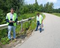 Дорогу подмыло из-за отсутствия ливнёвок и водосточных канав. Если не отсыпать, то скоро провалится асфальт.