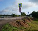 В деревне Большой Сабск Волосовского района Ленинградской области после проведённой реконструкции дороги из-за нарушения технологии и экономии на строительных материалах разрушается основание дорожных знаков и остановки общественного транспорта.