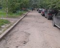 дорога во дворе уже давно земля с вкраплениями асфальта