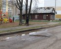 На пересечении с ул.Щорса огромная яма, которую невозможно объехать, рядом также несколько глубоких ям.