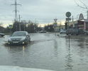 Даже после не большого дождя так выглядит улица Дежнева, легковые машины часто смывает в кювет, про пешеход вообще молчу...