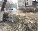 В городе Волгограде в Тракторозаводском районе,по улице Быкова,рядом с домом №7 на дороге огромные ямы,пробоины.У соседних домов не так давно делался ремонт дороги,но у нашего дома его бросили.Людям живущим в нашем доме невозможно нормально выйти из дома.Грязь,в непогоду дорога как в не асфальтированной деревне.Дети с трудом ходят в школу.У нас в семье не так давно родился ребенок.Очень проблематично гулять с ребенком на коляске.Дорога просто в ужасающем состоянии...