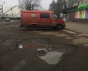 По этой дороге только оставлять колеса в огромных ямах...