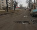 По этой дороге только оставлять колеса в огромных ямах...