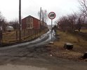 дороги у нас в поселке дорожная служба, вместе с администрацией, принимать на баланс не хотят. примерно в 2013 году были нарезаны участки, к которым, по закону, должны быть подъездные пути, однако с 2016 года пытаюсь добиться от администрации сделать дороги не асфальт, т. к. люди еще строятся, все бесплезно