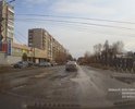 Одна из главных транспортных артерий города в таком ужасном состоянии. Ямочный ремонт не помогает.