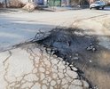 За зиму ямы из небольших выбоин превратились в кратеры! У большинства жителей Химинститута обычные седаны, а не внедорожники. Объехать ямы невозможно, поэтому волей-неволей в них попадаешь. Если есть возможность, помогите, пожалуйста, поскольку плановый ямочный ремонт навряд ли дойдет до столь отдаленного района города в этом году...