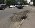 Здравствуйте! Недавно переехала в этот район и уже пол года наблюдаю эту яму у остановки. Она разрастается в ширь и в глубь с каждым днем. Много раз наблюдала картину, как водители стоят возле этой ямы и меняют колёса, особенно легко в неё угодить в темное время суток. Объезжают её только местные, наученные опытом. Где-то месяц назад, рядом работали строители и местные жители попросили хоть немного забросать эту яму, естественно это не спасло ситуацию. На этом участке постоянно курсируют автобусы, эта яма как раз попадает на точку их остановки, что также приносит дискомфорт и пешеходам.