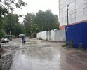 Уже много лет дорога вдоль многоквартирных домов остается в крайне удручающем состоянии. Постоянная грязь, ямы, лужи. В том месте еще сейчас располагается контейнерная площадка. И обойти этот участок дороги жителям негде. Кроме того, сейчас рядом идет строительство высотки ЖК Янтарь и нового корпуса фирмы "Нейрософт". Техника окончательно добила дорогу. Прошу помочь.