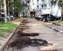 Во дворе дома Московский пр. 163 огромные ямы, которые никто уже давно не ремонтировал. Ездить невозможно, машину царапает днищем, грохот жуткий.