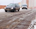 Насыпной участок дороги в ужасном состоянии. Раньше этой насыпи не было и подъезд к домам со стороны улицы Бабича вообще не осуществлялся. Теперь в связи с ремонтом Тутаевского шоссе организовали насыпь, да так нелепо и неаккуратно, как делают только в России. Кроме этого эта насыпь может угрожать пешеходам, ведь состояние покрытия отвратительное.