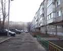 Во дворе дома по адресу г. Казань, ул. Кулахметова, 4 очень разбитая дорога. Срочно необходимо обновить асфальтовое покрытие.