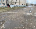 Новгородская область, Поселок Волховец, ул Пионерская дом 17 корпус 1.   
Очень большие ямы и лужи, асфальт отсутствует как класс, местные жители вынуждены портить свои автомобили передвиясь по очень глубоким ямам, дыры в асфальте образуют гиганские лужи, рядом детская площадка(тоже в плачевном состоянии). Необходимо полностью заменить дорожное покрытие, ямочный ремонт невозможен.