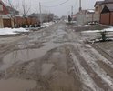 Отсутствуют кюветы, вода в сырую погоду стоит в лужах. В сухую погоду - пыль.