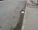 Уже давно вдоль бордюра от потоков дождевой воды вымылась траншея , которая постоянно увеличивается , хотя ремонт этой дороги дублера проспекта Генерала Острякова был не так давно и сделан по факту не совсем качественно