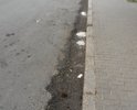 Уже давно вдоль бордюра от потоков дождевой воды вымылась траншея , которая постоянно увеличивается , хотя ремонт этой дороги дублера проспекта Генерала Острякова был не так давно и сделан по факту не совсем качественно