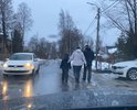 Ширина дорожного полотна не соответствует транспортному потоку , ширина на некоторых участках не превышает 4 м, при этом на ней организовано двусторонние движение  , единственная дорога в микрорайон с численностью населения более 2000 человек. Полностью отсутствует тротуар , местным жителям приходится идти по проезжей части , что полностью небезопасно.