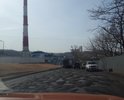 Недавно у нас в городе Владивостоке построили новый микрорайон "Изумрудный" по адресу ул. Майора Филипова (в данный момент сданы два дома, остальные три находятся в стадии строительства). От улицы Русская до этих домов идёт дорога, которая находится в ужасном состоянии (особенно начиная от поворота с ул. Русская). Движение строительной техники и грузовиков только усугубляет и без того не лучшее качество дороги. Раз в месяц наша управляющая компания пускает грейдер, но ситуацию это особо не меняет - через 2 дня на дороге опять появляются глубокие ямы. Администрация города Владивостока тоже решать данную проблему с дорогой, по всей видимости, не торопится.