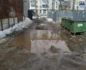 Победа во дворе домов 3 и 5. До контейнеров как добраться? Может благоустроитель грязь, которую развез, уберет? Щебеночки там подсыпет, асфальтика положит?