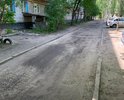 Дорога во дворе дома по улице Циолковского д. 121 А и прилегающие к ней проезды не соответствуют ГОСТ Р 50597-93 "Автомобильные дороги и улицы". В моей семье и у остальных жителей этого дома есть автомобили, у которых подвеска страдает от повышенной ударной нагрузки, что приводит к ускоренному разрушению автомобилей и, впоследствии, к дорогостоящему ремонту, так как объехать такие препятствия нет никакой возможности. Я считаю, что наличие на дороге указанных неровностей – следствие бездействия и халатности лиц, ответственных за содержание данного участка дороги.
Просьба принять меры, либо будем обращаться в более высокие инстанции коллективными жалобами.