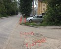 На данном участке дороги не хватает тротуара с одной стороны полностью, с другой стороны, есть препятствия, которые не каждый человек может преодолеть, например с коляской, есть очень узкие участки  и чтобы разойтись людям, кому то приходится выходить на проезжую часть, и это на повороте, где водитель может не заметить человека на дороге. На дороге есть глубокие ямы ( недалеко от школы), также на перекрестке левченко/гастелло, хорошо бы нарисовать зебру, а также около школы, там ходят дети. Фотографии мест приложил