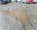 Добрый день. 06.11.2021г. Во дворе домов: г. Смоленск  Ул. 25 сентября д. 54, д.56. ул. Рыленкова д. 1 обнаружено множество ям превышающих предельно допустимые размеры (15 см. в длину, 5 см. в глубину) . В соответствии с требованиями ГОСТ Р 50597-93 эти повреждения опасны для водителей и пешеходов.