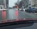 Крышка люка провалена больше 1 см, что не соответствует нормативам, трещина