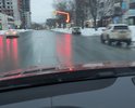 Крышка люка провалена больше 1 см, что не соответствует нормативам, трещина