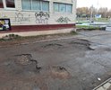 Очень, глубокие и большие ямы во дворе по улице Рыленкова, д. 13 рядом с Детским садиком № 02 "Россияночка" и Магазином "Поле чудес", создает аварийную и травмоопасную обстановку для граждан, ремонт не проводился порядка 5 лет. Прошу решить проблему с ремонтом ям на фото.