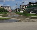 В настоящее время, улица Войсковая, в буквальном понимании этого слова, не является таковой и представляет из себя направление военно-фронтовой дороги. Указанное состояние объекта несет в себе угрозу жизни и здоровья людей, поскольку даже тяжелому спецтранспорту добраться к домам 10А, 10Б, 10В довольно сложно, не говоря уже об автомобилях скорой помощи. Кроме того полное отсутствие дорожек для пешеходов, недостаточное освещение улиц, отсутствие стоков и ливневок. Обращение к главе Администрации МО Динской район Пергун Е.Н. не дали ни каких результатов.