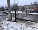 Около декабря прошлого года в моем районе были вырыты ямы для последующей установки лежачих полицейских. Но работа была приостановлена, ямы выросли в размерах и затрудняют проезд общественному транспорту и личному авто жителей. Ездить становится невозможно, у автомобилей портятся подвеска и колеса.
Адрес одной из ям: Пешеходный переход рядом с остановкой общественного транспорта "Поликлиника №18".