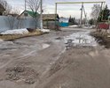 По улице Рабочая (п. Борисоглебское), в городе Казань, в очень плохом состоянии находятся дорога, большие ямы, которые не получается объехать, также большая часть улицы находится в больших ямах, которые также глубокие, которые все время, в любой сезон в лужах. Ямы которые образовались проблематично объехать или даже пешком некоторые ямы приходится обходить по грязи или прислонившись к забору. Просьба поспособствовать в решении данной ситуации, так как органы местного управления отказываются в решении, обуславливая это тем, что по проекту по данной улице есть асфальт, но асфальт только на части данной улицы, на другой половине улицы асфальта нет, и только огромные лужи и ямы. Достаточно часто машины после проезда улицы, встают на ремонт, оставив на дороге бампер от машины или что по важнее.