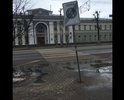 Здравствуйте, по указанному адресу (напротив Главпочтампа) установлен знак, конец действия пешеходной зоны. Данный знак установлен на тротуаре, напротив пешеходного перехода. После установки этого знака водители осуществляют проезд к зданию корпуса ВГУ пересекая тротуар и осуществляя поворот прямо на «зебре» пешеходном переходе, что подвергает опасности пешеходов при пересечении проезжей части. Прошу Вас оказать помощь и определить законность установления данного знака. В случае выявленных нарушений, обязать должностных лиц произвести демонтаж указанного знака. Спасибо.