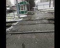 Дорожное покрытие по Садовому мосту обновили, а тротуар остался в прежнем состоянии. При переходе через трамвайные пути коляска застревает. Лужи такие что пройти можно только по бордюру. И пенсионеры и дети все страдают.