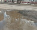 Глубокие ямы в лыжах приходится выезжать на встречку