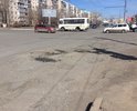 На дорожном полотне имеются многочисленные разрушения вплоть до нижнего слоя, требуется капитальный ремонт